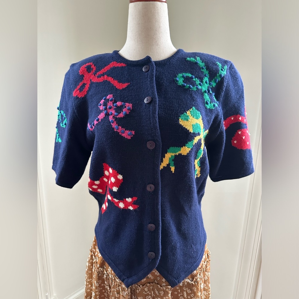 VNTG SUSAN BRISTOL Hand Embroidered Whimsical Bow Short Sleeve Cardigan Sweater